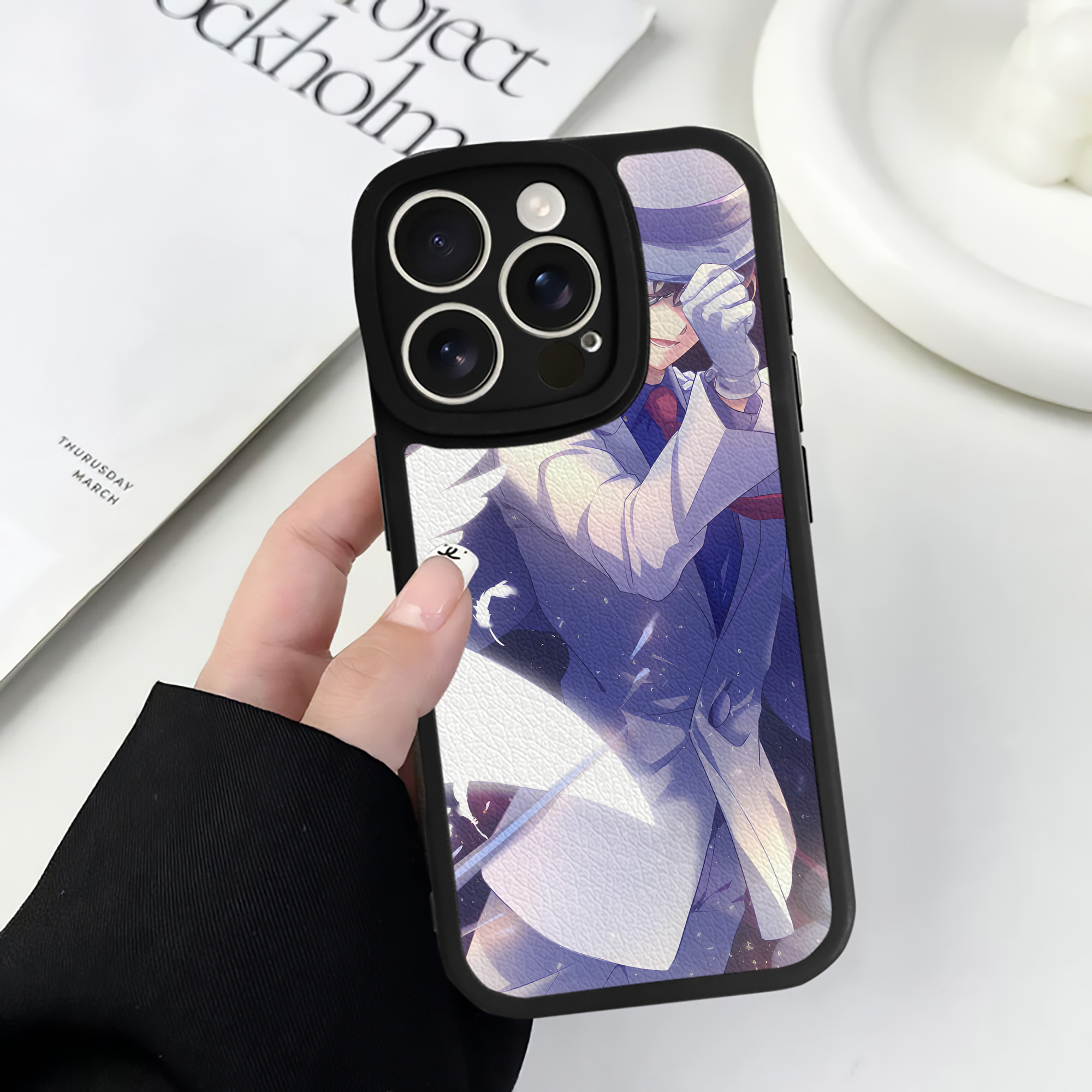 （画像用） 名探偵コナン Detective Conan 【iPhone 16シリーズ対応】シリコンスマホケース（レザー調） 材質：シリコン